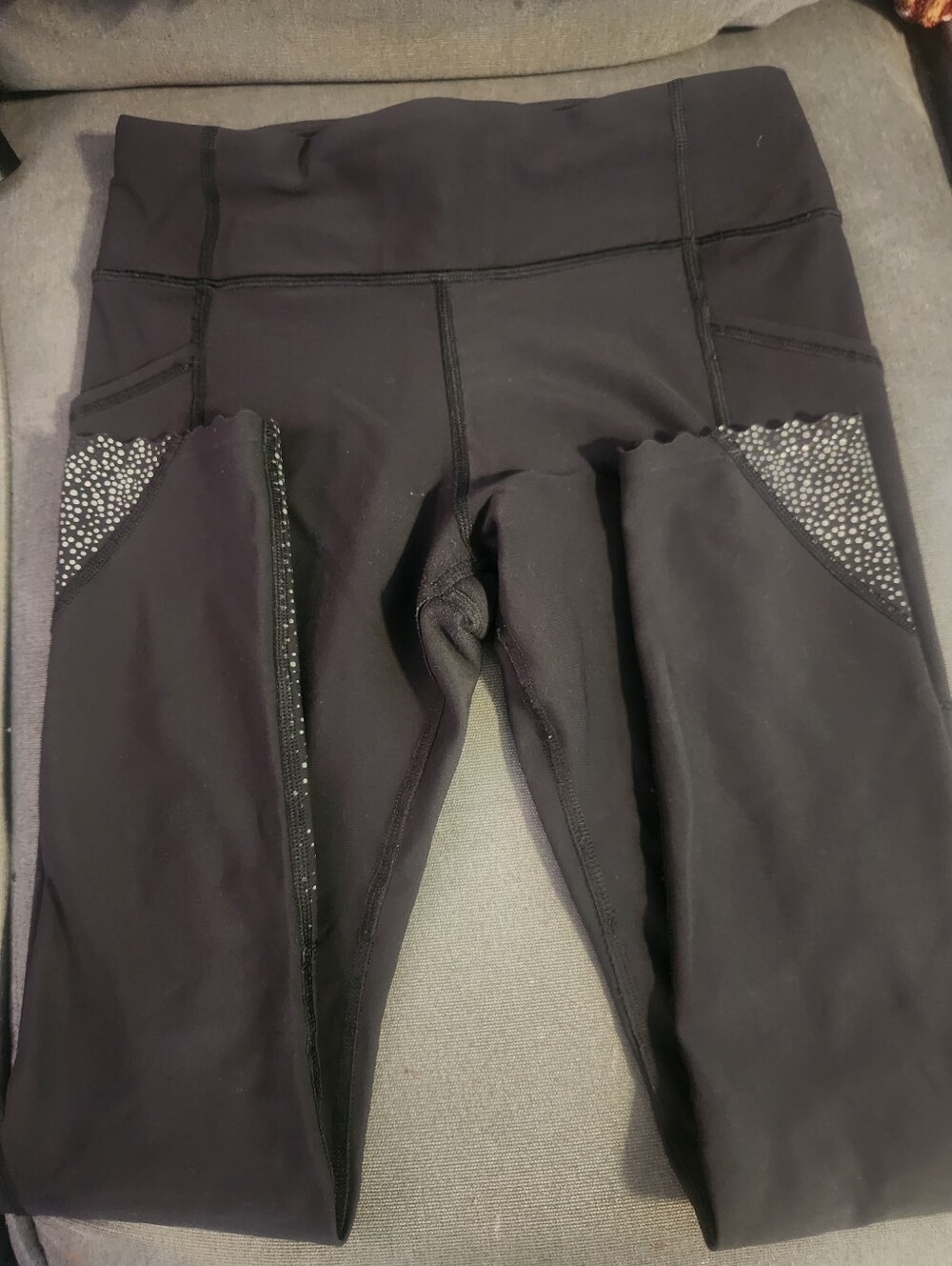 LululemonHigh-Waist Black Active Leggings with Side Pocket Detail